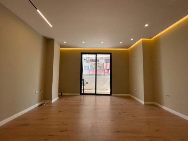 Tirane, shitet apartament 1+1+BLK Kati 3, 78 m² 131.000 Euro (Rruga e Kavajes)
