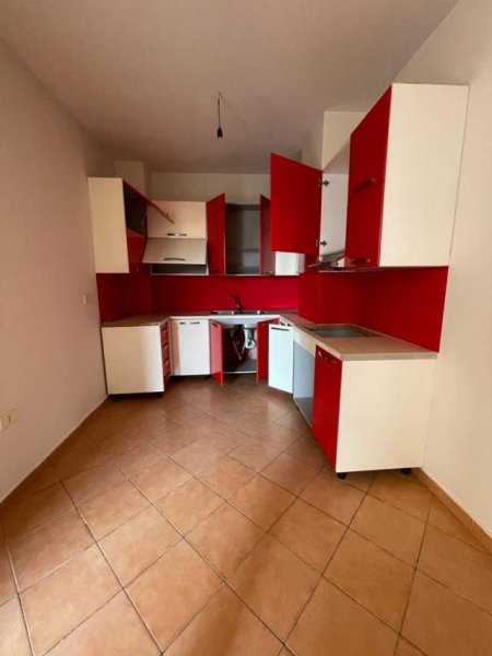 Tirane, shes apartament 2+1+BLK Kati 3, 134 m² 157.300 Euro (Stacioni i Trenit)