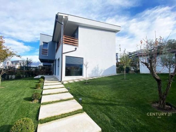Tirane, shes Vile 250 m² 820.000 Euro (Qendra Tregtare TEG)