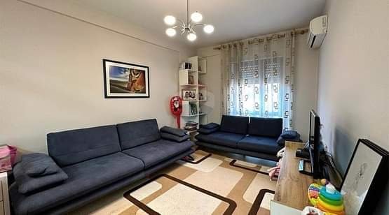 Tirane, shitet apartament 1+1+A Kati 3, 50 m² Te selvia ne Qender