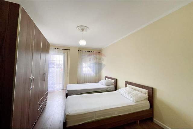 Tirane, jepet me qera apartament 2+1+A Kati 2, 115 m² 700 Euro