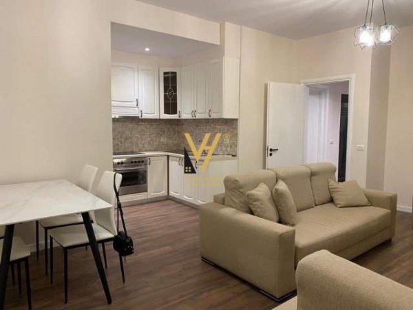 Tirane, jepet me qera apartament 2+1 Kati 3, 120 m² 500 Euro (astir)