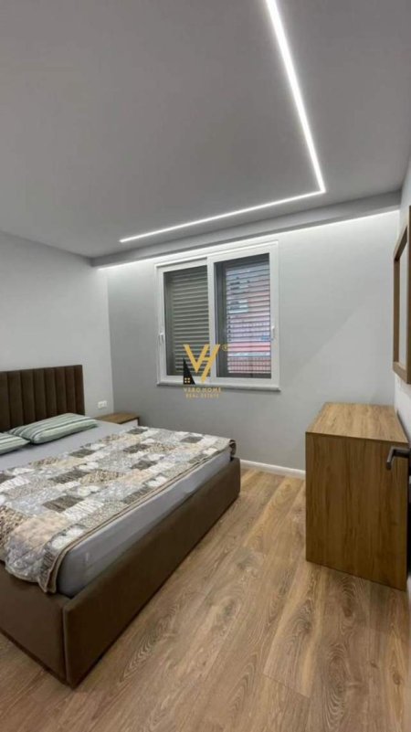 Tirane, jepet me qera apartament 2+1 Kati 3, 90 m² 1.000 Euro (blloku)