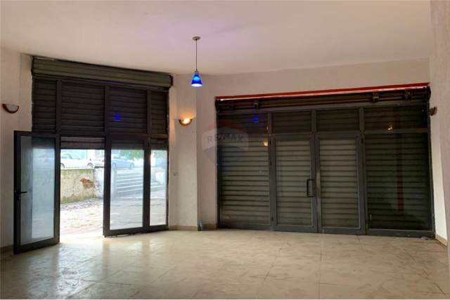 Tirane, shitet dyqan Kati 0, 52 m² 65.000 Euro (Don Bosko)