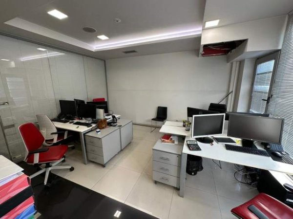 Tirane, jepet me qera ambjent biznesi Kati 1, 143 m² 3.000 Euro (Bllok)