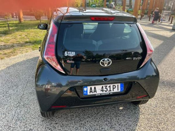 Tirane, shitet makine Toyota Aygo Viti 2016, 9.500 Euro