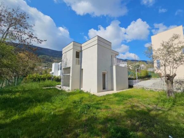 Tirane, shitet Vile 4+1+BLK Kati 0, 463 m² 340.000 Euro (berzhite)
