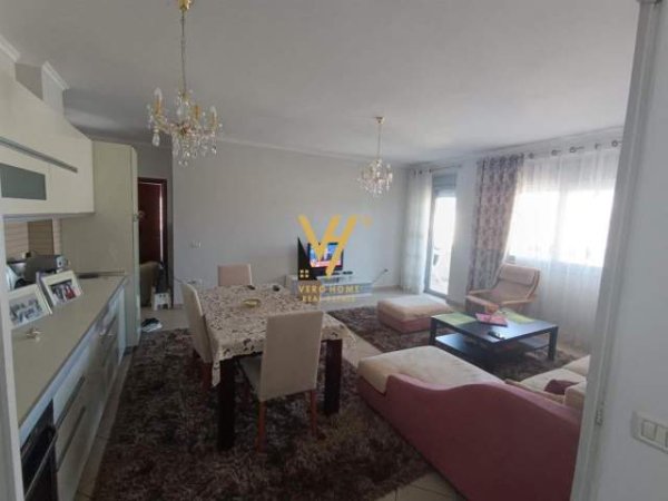 Tirane, jepet me qera apartament 3+1 Kati 6, 120 m² 600 Euro