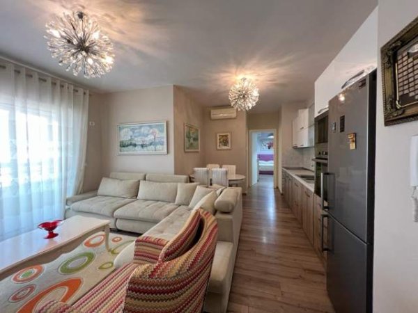 Tirane, jepet me qera apartament 2+1 Kati 10, 110 m² 600 Euro (Te Ish Hipoteka)