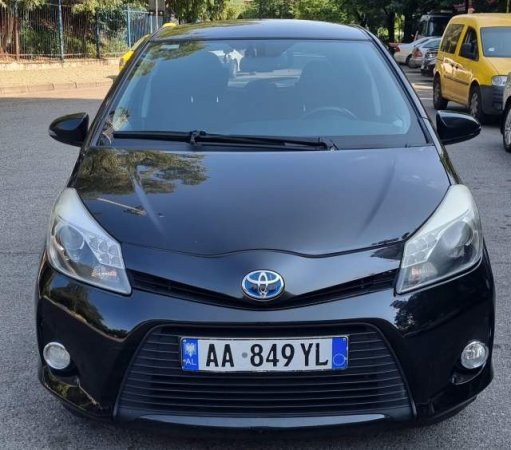 Tirane, shitet makine Toyota Yaris Viti 2013, 9.200 Euro