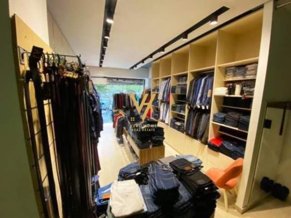 Tirane, shitet dyqan Kati 0, 41 m² 365.000 Euro (PRANE QENDRES TREGTARE TOPTANI)