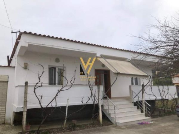 Tirane, shitet shtepi 2+1 Kati 0, 145 m² 300.000 Euro (KOMBINAT)