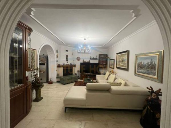 Tirane, shitet shtepi Kati 0, 217 m² 278.000 Euro (Brryli)