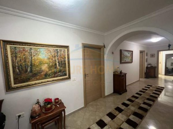 Tirane, shitet shtepi Kati 0, 217 m² 278.000 Euro (Brryli)