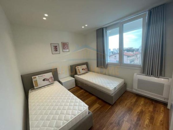 Tirane, jepet me qera apartament duplex Dublex Kati 7, 120 m² 1.000 Euro (Qender)