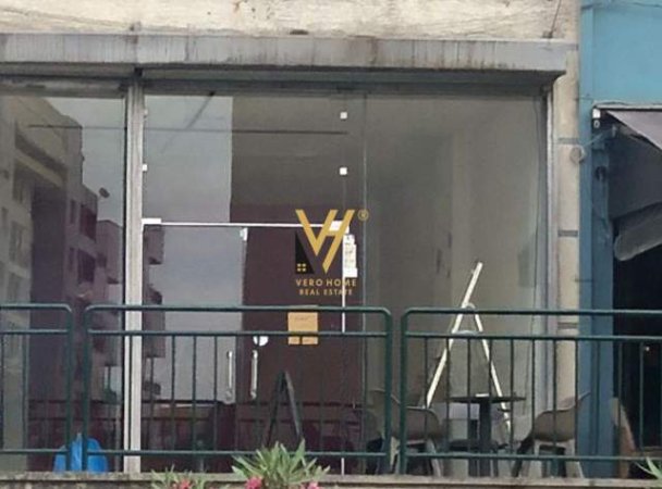 Tirane, shitet dyqan Kati 0, 95 m² 365.000 Euro (unaza e re)