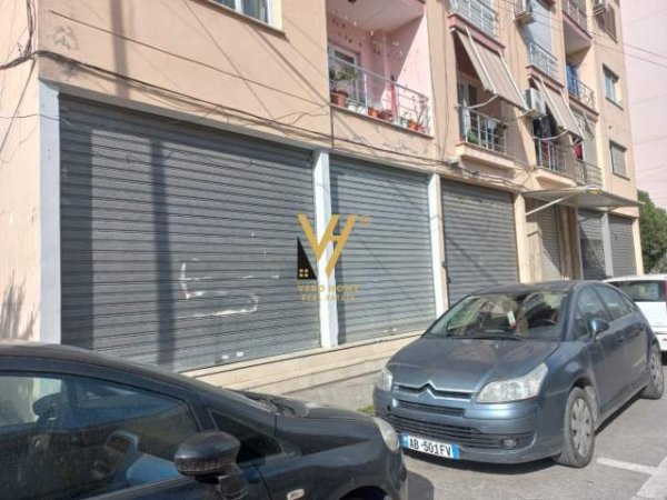Tirane, shitet dyqan Kati 0, 50 m² 80.000 Euro (LAPRAKE, BLLOKU GINTASH)