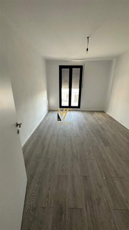 Tirane, jepet me qera apartament 2+1 Kati 9, 97 m² 400 Euro (KOMPLEKSI ZIRKON)