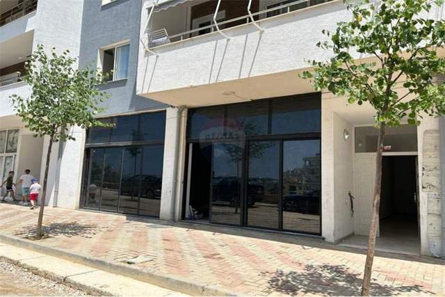Tirane, shitet dyqan Kati 0, 200 m² 190.000 Euro (Fresk, Rruga "Sotir Caci")
