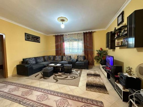 Tirane, shitet apartament Kati 2, 244 m² 200.000 Euro (Kombinat)