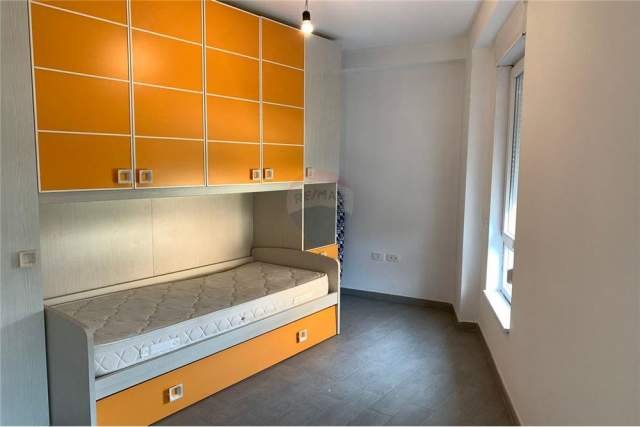 Tirane, jepet me qera apartament 2+1+A Kati 3, 92 m² 550 Euro (Rruga Frosina Plaku)