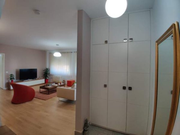 Tirane, jap me qera apartament 3+1+BLK Kati 1, 184 m² 1.600 Euro (Touch Of The Sun)
