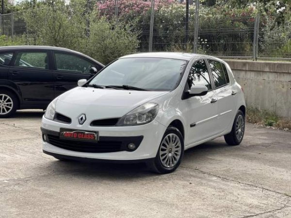 Tirane, shes makine Renault CLIO Viti 2010, 3700 Euro