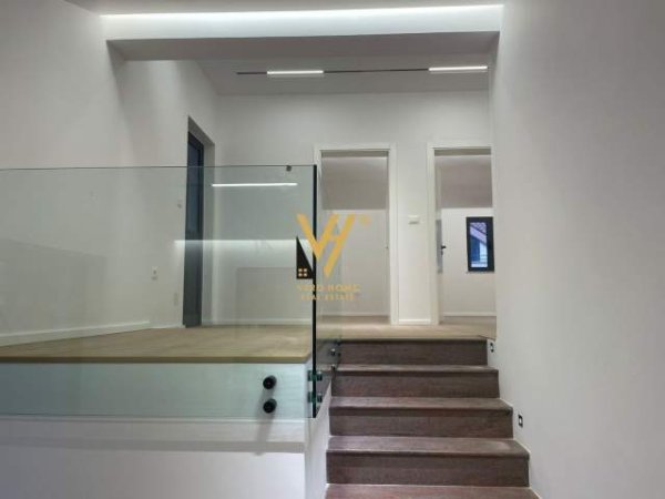 Tirane, jepet me qera zyre Kati 3, 110 m² 700 Euro (RRUGA “SKENDER LUARASI”)