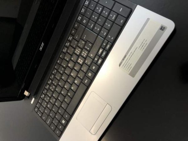 Tirane, shes Laptop Acer 200 Euro