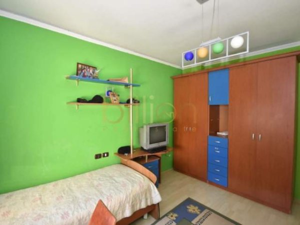 Tirane, jepet me qera apartament 2+1+A+BLK Kati 8, 125 m² 750 Euro (Rruga e Elbasanit)