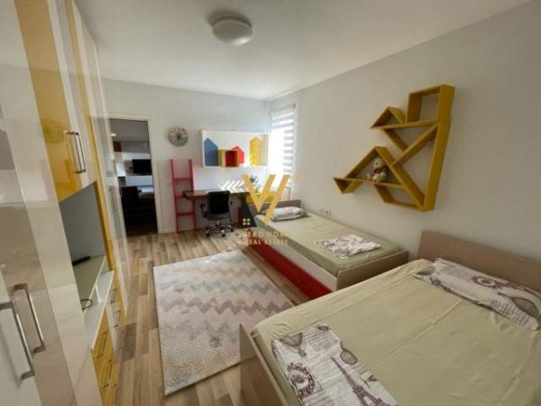 Tirane, jepet me qera apartament 2+1 Kati 4, 120 m² 700 Euro (RRUGA E ELBASANIT , PRANE XHAMISE E TABAKEVE)