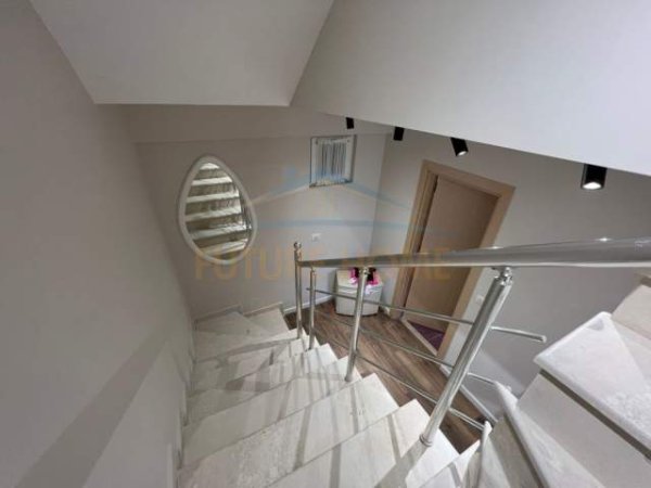 Tirane, jepet me qera apartament duplex 2+1+BLK Kati 1, 110 m² 1.000 Euro (Rezidenca Kodra e Diellit 2)