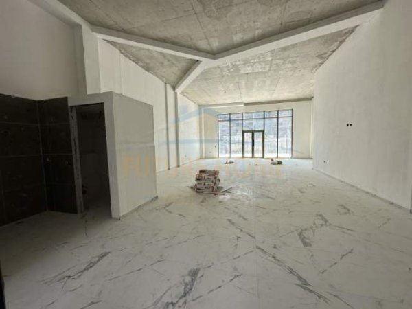 Tirane, ofert ambjent biznesi Kati 0, 117 m² 470.000 Euro (Rr. ''Teodor Keko'', Kompleksi ''Sima Com'')