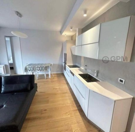 Tirane, jepet me qera apartament 1+1 Kati 5, 80 m² 1.000 Euro (Rruga Janos Hunyadi)