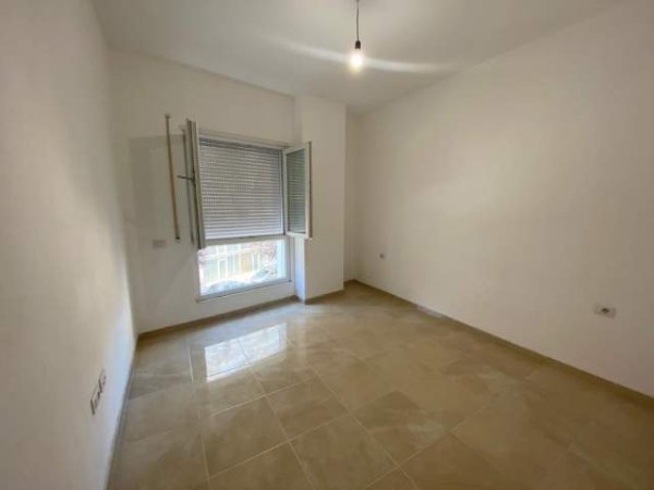 Tirane, jepet me qera apartament 2+1 Kati 1, 89 m² 500 Euro (Rruga e Barrikadave)