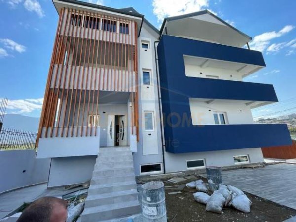 Tirane, shitet Vile 500 m² 800.000 Euro (Farke)