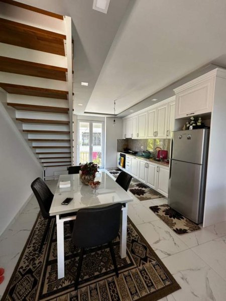 Tirane, shitet apartament duplex 3+1+BLK 142 m² 155.000 Euro (Kombinat)