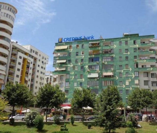 Tirane, shitet dyqan Kati 0, 23 m² 36.500 Euro (Pallati me shigjeta)