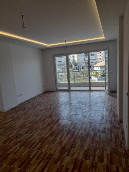 Tirane, jepet me qera zyre Kati 2, 130 m² 800 Euro (Hamdi Garrunja)