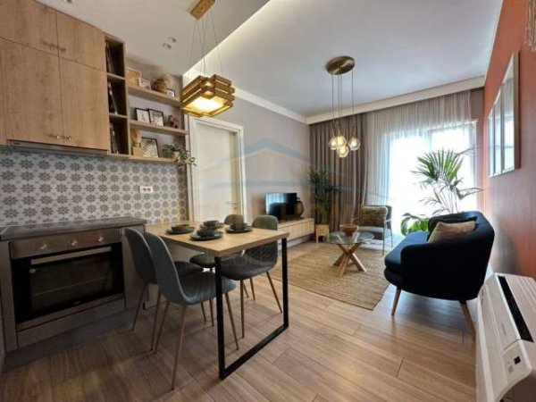 Tirane, jepet me qera apartament 2+1 Kati 7, 64 m² 1.300 Euro (Rruga e Barrikadave)