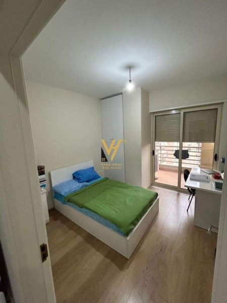 Tirane, jepet me qera apartament 3+1 Kati 9, 125 m² 800 Euro (KOMPLEKSI PANORAMA,PRANE HOTEL PRESTIGE)