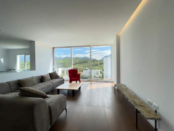 Tirane, jepet me qera Vile 350 m² 2.000 Euro (Green Residence prane TEG)