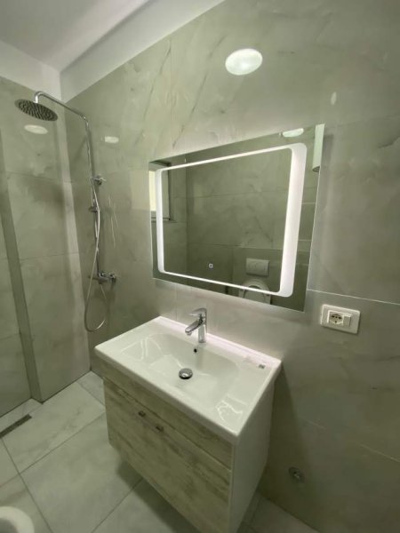 Tirane, shitet apartament 2+1 Kati 3, 112 m² 1.400 Euro/m2 (Rruga Robert  Zhvarts)