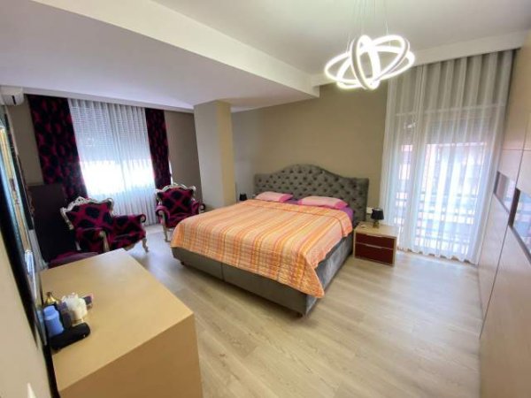 Tirane, jepet me qera apartament 2+1 Kati 9, 130 m² 1.200 Euro (Rruga e Barrikadave)
