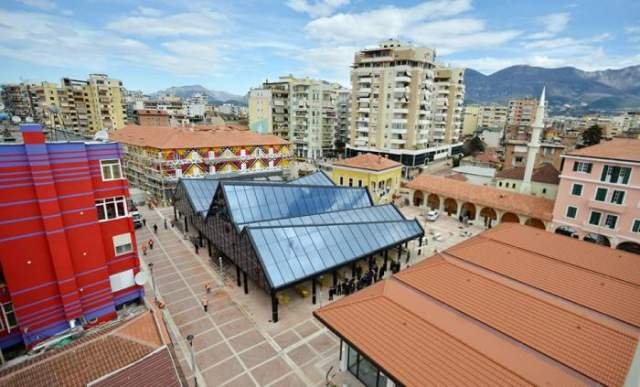 Tirane, jepet me qera ambjent biznesi Kati 0, 214 m² 3.900 Euro (Pazari i Ri)