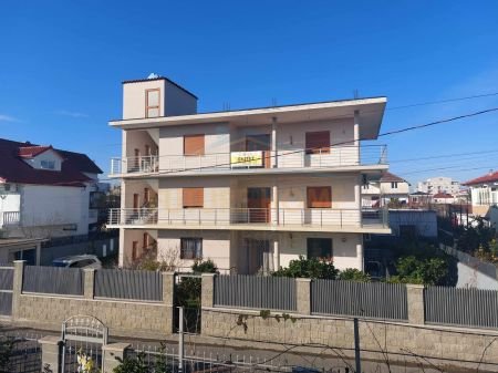 Tirane, shitet apartament 4+1 Kati 1, 452 m² 300.000 Euro (KAMEZ)
