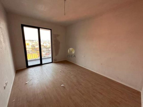 Tirane, shitet apartament 2+1+BLK Kati 8, 120 m² 162.000 Euro (ndodhet ne zonen e Spitaleve prane Pediatrise)