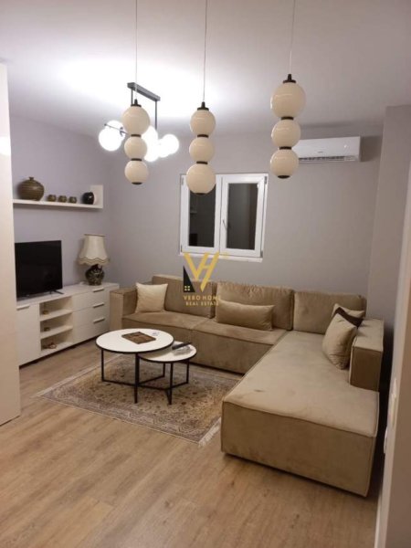 Tirane, jepet me qera apartament 1+1 Kati 2, 70 m² 700 Euro (KOMUNA E PARISIT)