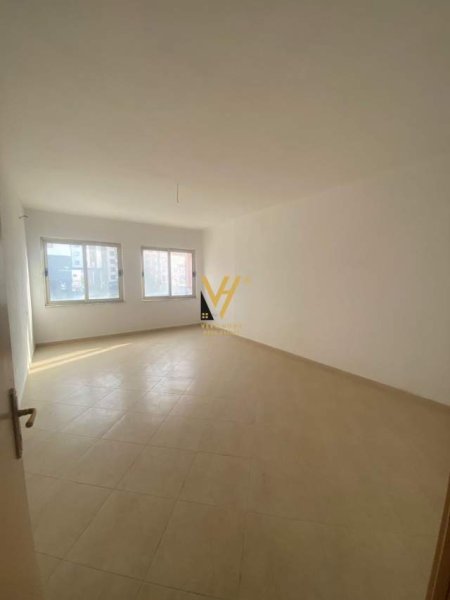 Tirane, shitet apartament 2+1 Kati 2, 176 m² 193.600 Euro (yzberisht)