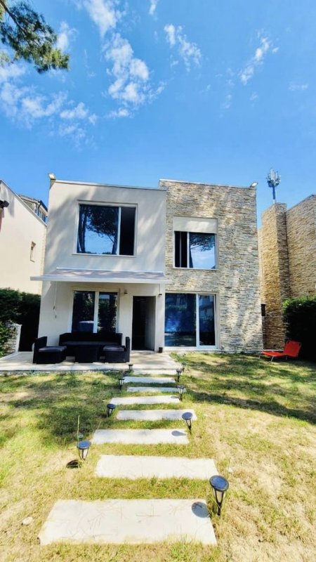 Durres, shitet apartament 2 Katshe 210 m² 300.000 Euro (Gjiri Lalezit, Kompleksi Lura)